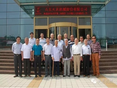 兗州區(qū)委常委、組織部長(zhǎng)徐繼瑞一行領(lǐng)導(dǎo)蒞臨天意參觀指導(dǎo)工作