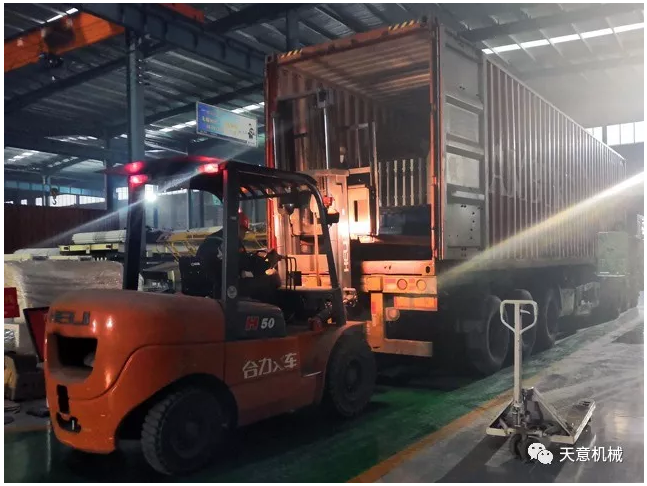 天意機(jī)械為柬埔寨客戶加工生產(chǎn)年產(chǎn)80萬平方輕質(zhì)墻板生產(chǎn)線成功裝車啟運(yùn)！